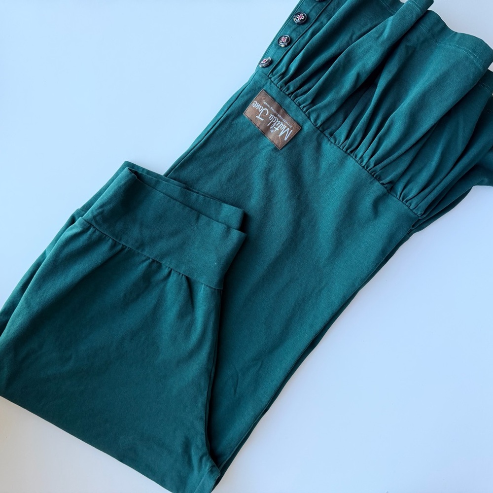 Matilda Jane Women’s big ruffles GUC. Color is green super cute buttons medium